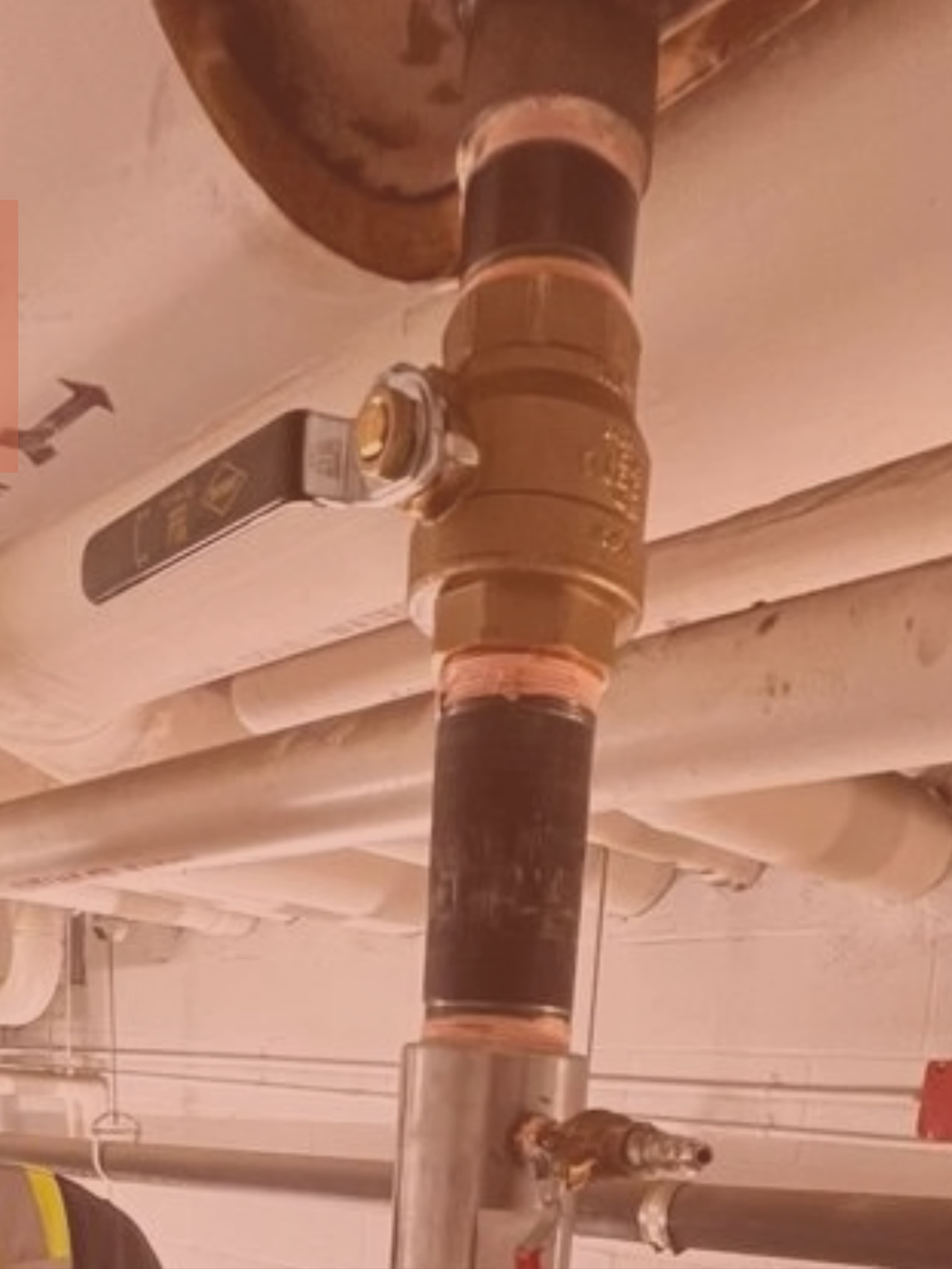 Hot tapping on pipes
